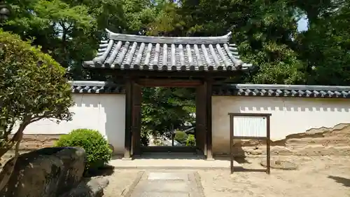 本蓮寺の山門