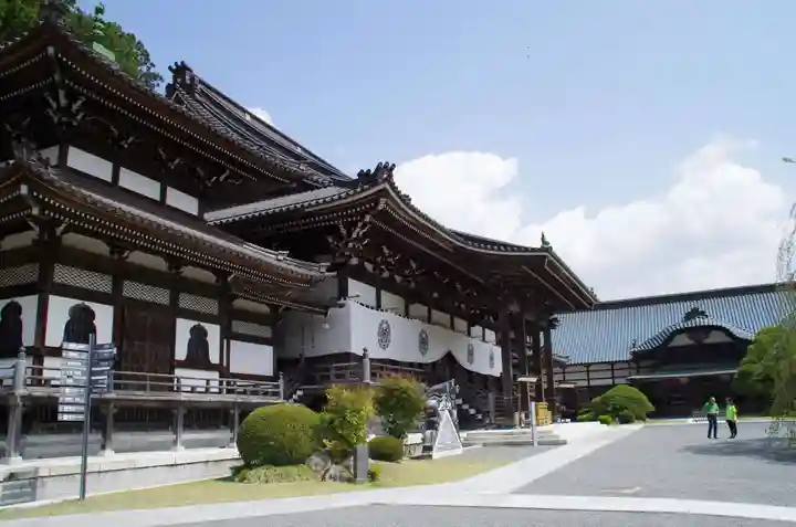 久遠寺の本殿・本堂