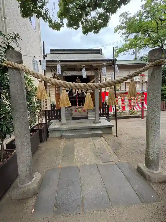 溝口神社の{uncategorized: "未分類", other: "その他", undefined: "問題あり", building: "その他建物", grave: "お墓", sacred_gate: "鳥居", guardian: "狛犬", statue: "像", buddha: "仏像", history: "歴史", nature: "自然", garden: "庭園", animal: "動物", pagoda: "塔", temizu: "手水舎", mountain_gate: "山門・神門", sanctuary: "本殿・本堂", subordinate: "末社・摂社", art: "芸術", scenery: "景色", jizo: "地蔵", ema: "絵馬", goshuin: "御朱印", omikuji: "おみくじ", items: "授与品その他", amulet: "お守り", goshuincho: "御朱印帳", eats: "食事", festival: "お祭り", votive_dance: "神楽", shichigosan: "七五三参", wedding: "結婚式", experience: "体験その他", initially: "初詣", around: "周辺", anti_infection: "感染症対策"}