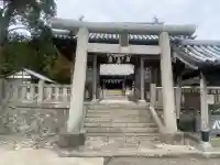 湊口神社の{uncategorized: "未分類", other: "その他", undefined: "問題あり", building: "その他建物", grave: "お墓", sacred_gate: "鳥居", guardian: "狛犬", statue: "像", buddha: "仏像", history: "歴史", nature: "自然", garden: "庭園", animal: "動物", pagoda: "塔", temizu: "手水舎", mountain_gate: "山門・神門", sanctuary: "本殿・本堂", subordinate: "末社・摂社", art: "芸術", scenery: "景色", jizo: "地蔵", ema: "絵馬", goshuin: "御朱印", omikuji: "おみくじ", items: "授与品その他", amulet: "お守り", goshuincho: "御朱印帳", eats: "食事", festival: "お祭り", votive_dance: "神楽", shichigosan: "七五三参", wedding: "結婚式", experience: "体験その他", initially: "初詣", around: "周辺", anti_infection: "感染症対策"}