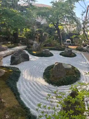 感通寺の{uncategorized: "未分類", other: "その他", undefined: "問題あり", building: "その他建物", grave: "お墓", sacred_gate: "鳥居", guardian: "狛犬", statue: "像", buddha: "仏像", history: "歴史", nature: "自然", garden: "庭園", animal: "動物", pagoda: "塔", temizu: "手水舎", mountain_gate: "山門・神門", sanctuary: "本殿・本堂", subordinate: "末社・摂社", art: "芸術", scenery: "景色", jizo: "地蔵", ema: "絵馬", goshuin: "御朱印", omikuji: "おみくじ", items: "授与品その他", amulet: "お守り", goshuincho: "御朱印帳", eats: "食事", festival: "お祭り", votive_dance: "神楽", shichigosan: "七五三参", wedding: "結婚式", experience: "体験その他", initially: "初詣", around: "周辺", anti_infection: "感染症対策"}