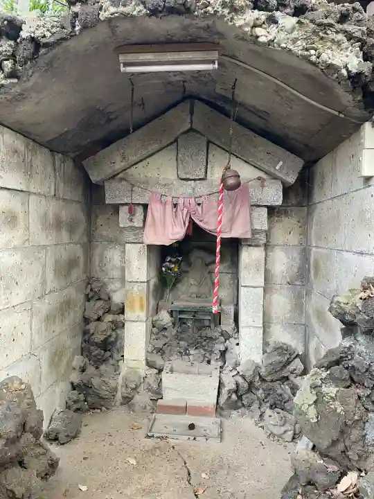 明王院(満願寺別院)の{uncategorized: "未分類", other: "その他", undefined: "問題あり", building: "その他建物", grave: "お墓", sacred_gate: "鳥居", guardian: "狛犬", statue: "像", buddha: "仏像", history: "歴史", nature: "自然", garden: "庭園", animal: "動物", pagoda: "塔", temizu: "手水舎", mountain_gate: "山門・神門", sanctuary: "本殿・本堂", subordinate: "末社・摂社", art: "芸術", scenery: "景色", jizo: "地蔵", ema: "絵馬", goshuin: "御朱印", omikuji: "おみくじ", items: "授与品その他", amulet: "お守り", goshuincho: "御朱印帳", eats: "食事", festival: "お祭り", votive_dance: "神楽", shichigosan: "七五三参", wedding: "結婚式", experience: "体験その他", initially: "初詣", around: "周辺", anti_infection: "感染症対策"}