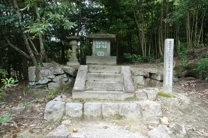 敢國神社の末社・摂社
