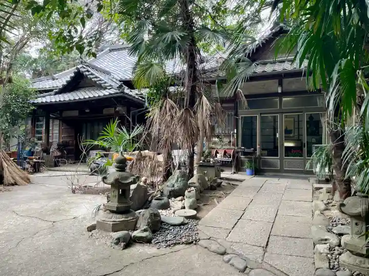 普門院の{uncategorized: "未分類", other: "その他", undefined: "問題あり", building: "その他建物", grave: "お墓", sacred_gate: "鳥居", guardian: "狛犬", statue: "像", buddha: "仏像", history: "歴史", nature: "自然", garden: "庭園", animal: "動物", pagoda: "塔", temizu: "手水舎", mountain_gate: "山門・神門", sanctuary: "本殿・本堂", subordinate: "末社・摂社", art: "芸術", scenery: "景色", jizo: "地蔵", ema: "絵馬", goshuin: "御朱印", omikuji: "おみくじ", items: "授与品その他", amulet: "お守り", goshuincho: "御朱印帳", eats: "食事", festival: "お祭り", votive_dance: "神楽", shichigosan: "七五三参", wedding: "結婚式", experience: "体験その他", initially: "初詣", around: "周辺", anti_infection: "感染症対策"}