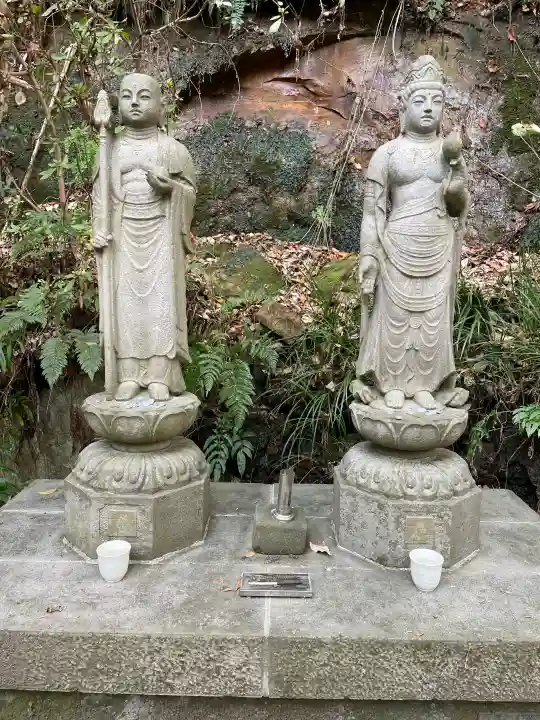 明王院(満願寺別院)の{uncategorized: "未分類", other: "その他", undefined: "問題あり", building: "その他建物", grave: "お墓", sacred_gate: "鳥居", guardian: "狛犬", statue: "像", buddha: "仏像", history: "歴史", nature: "自然", garden: "庭園", animal: "動物", pagoda: "塔", temizu: "手水舎", mountain_gate: "山門・神門", sanctuary: "本殿・本堂", subordinate: "末社・摂社", art: "芸術", scenery: "景色", jizo: "地蔵", ema: "絵馬", goshuin: "御朱印", omikuji: "おみくじ", items: "授与品その他", amulet: "お守り", goshuincho: "御朱印帳", eats: "食事", festival: "お祭り", votive_dance: "神楽", shichigosan: "七五三参", wedding: "結婚式", experience: "体験その他", initially: "初詣", around: "周辺", anti_infection: "感染症対策"}