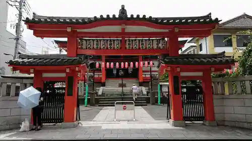 善國寺の山門