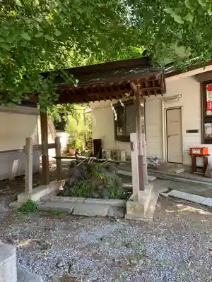 雷神社の手水舎