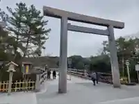 内宮、外宮では御垣内特別参拝。一般には外玉垣の外にある御帳から参拝しますが、特別に外玉垣の内側で参拝いたしました。