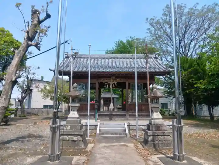 諏訪神社の{uncategorized: "未分類", other: "その他", undefined: "問題あり", building: "その他建物", grave: "お墓", sacred_gate: "鳥居", guardian: "狛犬", statue: "像", buddha: "仏像", history: "歴史", nature: "自然", garden: "庭園", animal: "動物", pagoda: "塔", temizu: "手水舎", mountain_gate: "山門・神門", sanctuary: "本殿・本堂", subordinate: "末社・摂社", art: "芸術", scenery: "景色", jizo: "地蔵", ema: "絵馬", goshuin: "御朱印", omikuji: "おみくじ", items: "授与品その他", amulet: "お守り", goshuincho: "御朱印帳", eats: "食事", festival: "お祭り", votive_dance: "神楽", shichigosan: "七五三参", wedding: "結婚式", experience: "体験その他", initially: "初詣", around: "周辺", anti_infection: "感染症対策"}