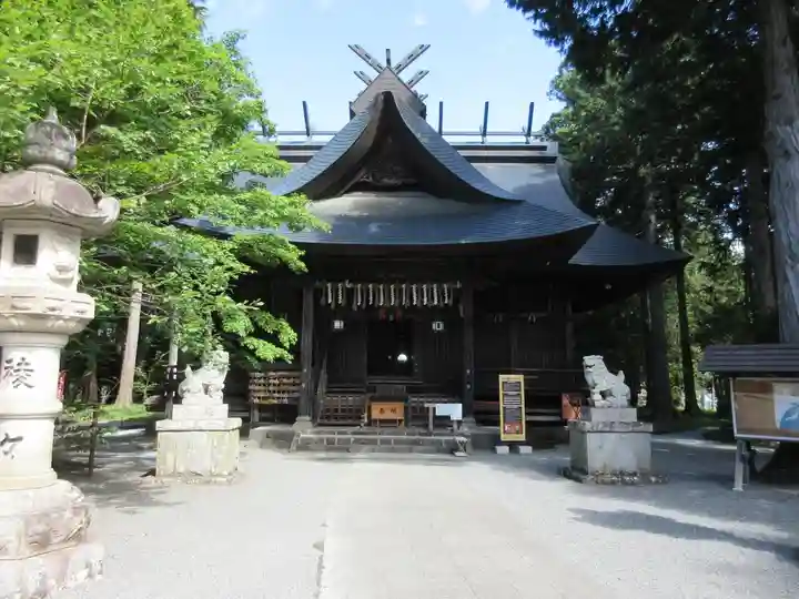 冨士御室浅間神社の本殿・本堂