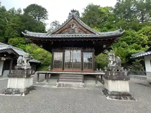 若宮神社の{uncategorized: "未分類", other: "その他", undefined: "問題あり", building: "その他建物", grave: "お墓", sacred_gate: "鳥居", guardian: "狛犬", statue: "像", buddha: "仏像", history: "歴史", nature: "自然", garden: "庭園", animal: "動物", pagoda: "塔", temizu: "手水舎", mountain_gate: "山門・神門", sanctuary: "本殿・本堂", subordinate: "末社・摂社", art: "芸術", scenery: "景色", jizo: "地蔵", ema: "絵馬", goshuin: "御朱印", omikuji: "おみくじ", items: "授与品その他", amulet: "お守り", goshuincho: "御朱印帳", eats: "食事", festival: "お祭り", votive_dance: "神楽", shichigosan: "七五三参", wedding: "結婚式", experience: "体験その他", initially: "初詣", around: "周辺", anti_infection: "感染症対策"}