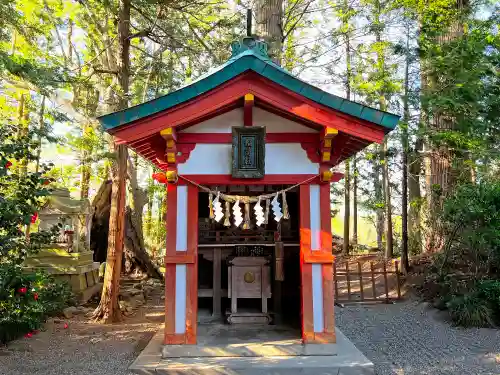 鎮守府八幡宮の末社