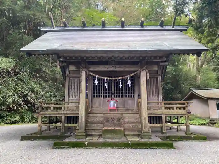 諏訪神社の本殿