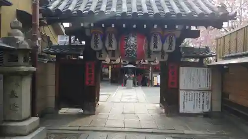 石像寺（釘抜地蔵）の山門・神門