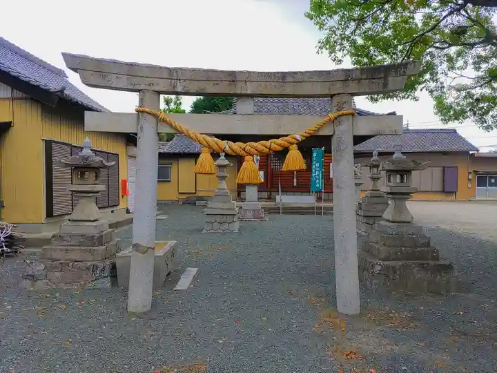 稲荷社(寄住町)の鳥居