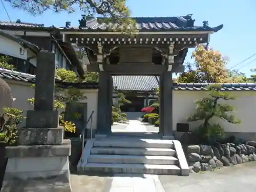 東漸寺の山門