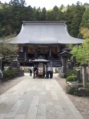 宝珠山 立石寺の本殿・本堂