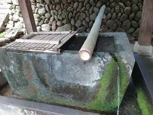 鎌形八幡神社の手水