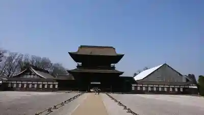 大仏寺の{uncategorized: "未分類", other: "その他", undefined: "問題あり", building: "その他建物", grave: "お墓", sacred_gate: "鳥居", guardian: "狛犬", statue: "像", buddha: "仏像", history: "歴史", nature: "自然", garden: "庭園", animal: "動物", pagoda: "塔", temizu: "手水舎", mountain_gate: "山門・神門", sanctuary: "本殿・本堂", subordinate: "末社・摂社", art: "芸術", scenery: "景色", jizo: "地蔵", ema: "絵馬", goshuin: "御朱印", omikuji: "おみくじ", items: "授与品その他", amulet: "お守り", goshuincho: "御朱印帳", eats: "食事", festival: "お祭り", votive_dance: "神楽", shichigosan: "七五三参", wedding: "結婚式", experience: "体験その他", initially: "初詣", around: "周辺", anti_infection: "感染症対策"}