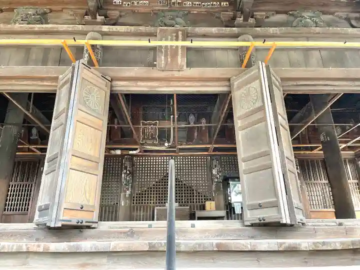 斑鳩寺の本殿・本堂