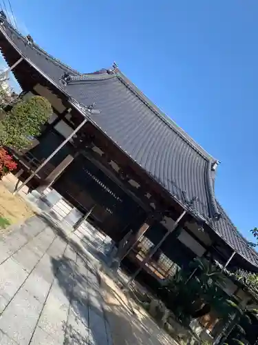 信行寺の本殿