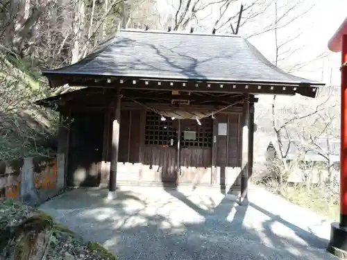 源泉神社の本殿