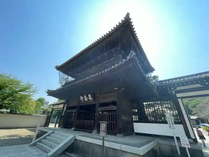 泉岳寺の{uncategorized: "未分類", other: "その他", undefined: "問題あり", building: "その他建物", grave: "お墓", sacred_gate: "鳥居", guardian: "狛犬", statue: "像", buddha: "仏像", history: "歴史", nature: "自然", garden: "庭園", animal: "動物", pagoda: "塔", temizu: "手水舎", mountain_gate: "山門・神門", sanctuary: "本殿・本堂", subordinate: "末社・摂社", art: "芸術", scenery: "景色", jizo: "地蔵", ema: "絵馬", goshuin: "御朱印", omikuji: "おみくじ", items: "授与品その他", amulet: "お守り", goshuincho: "御朱印帳", eats: "食事", festival: "お祭り", votive_dance: "神楽", shichigosan: "七五三参", wedding: "結婚式", experience: "体験その他", initially: "初詣", around: "周辺", anti_infection: "感染症対策"}