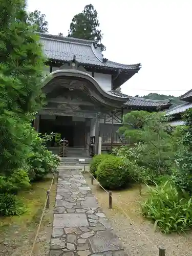 誕生寺の本殿