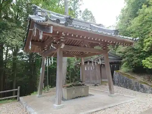射穂神社の手水舎
