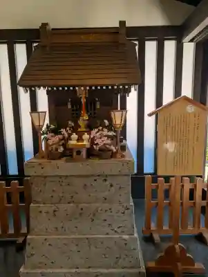 川屋神社の{uncategorized: "未分類", other: "その他", undefined: "問題あり", building: "その他建物", grave: "お墓", sacred_gate: "鳥居", guardian: "狛犬", statue: "像", buddha: "仏像", history: "歴史", nature: "自然", garden: "庭園", animal: "動物", pagoda: "塔", temizu: "手水舎", mountain_gate: "山門・神門", sanctuary: "本殿・本堂", subordinate: "末社・摂社", art: "芸術", scenery: "景色", jizo: "地蔵", ema: "絵馬", goshuin: "御朱印", omikuji: "おみくじ", items: "授与品その他", amulet: "お守り", goshuincho: "御朱印帳", eats: "食事", festival: "お祭り", votive_dance: "神楽", shichigosan: "七五三参", wedding: "結婚式", experience: "体験その他", initially: "初詣", around: "周辺", anti_infection: "感染症対策"}