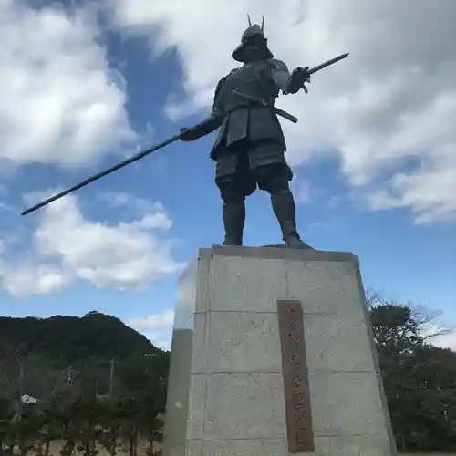 若宮八幡宮の像