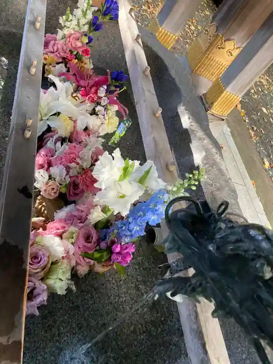 彌彦神社 (伊夜日子神社)の手水舎