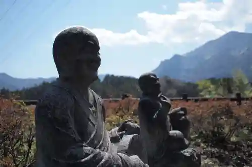 東林寺の像