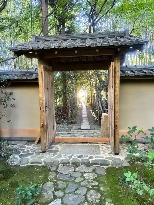 厭離庵の{uncategorized: "未分類", other: "その他", undefined: "問題あり", building: "その他建物", grave: "お墓", sacred_gate: "鳥居", guardian: "狛犬", statue: "像", buddha: "仏像", history: "歴史", nature: "自然", garden: "庭園", animal: "動物", pagoda: "塔", temizu: "手水舎", mountain_gate: "山門・神門", sanctuary: "本殿・本堂", subordinate: "末社・摂社", art: "芸術", scenery: "景色", jizo: "地蔵", ema: "絵馬", goshuin: "御朱印", omikuji: "おみくじ", items: "授与品その他", amulet: "お守り", goshuincho: "御朱印帳", eats: "食事", festival: "お祭り", votive_dance: "神楽", shichigosan: "七五三参", wedding: "結婚式", experience: "体験その他", initially: "初詣", around: "周辺", anti_infection: "感染症対策"}