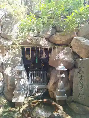 太融寺の{uncategorized: "未分類", other: "その他", undefined: "問題あり", building: "その他建物", grave: "お墓", sacred_gate: "鳥居", guardian: "狛犬", statue: "像", buddha: "仏像", history: "歴史", nature: "自然", garden: "庭園", animal: "動物", pagoda: "塔", temizu: "手水舎", mountain_gate: "山門・神門", sanctuary: "本殿・本堂", subordinate: "末社・摂社", art: "芸術", scenery: "景色", jizo: "地蔵", ema: "絵馬", goshuin: "御朱印", omikuji: "おみくじ", items: "授与品その他", amulet: "お守り", goshuincho: "御朱印帳", eats: "食事", festival: "お祭り", votive_dance: "神楽", shichigosan: "七五三参", wedding: "結婚式", experience: "体験その他", initially: "初詣", around: "周辺", anti_infection: "感染症対策"}