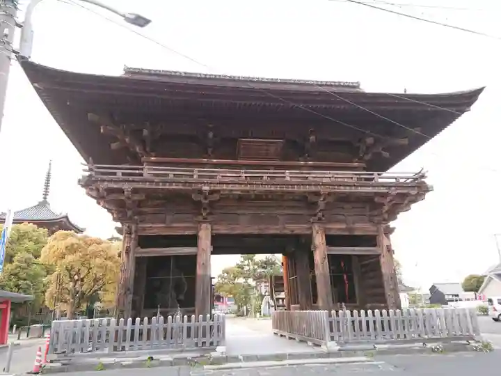 甚目寺の山門・神門