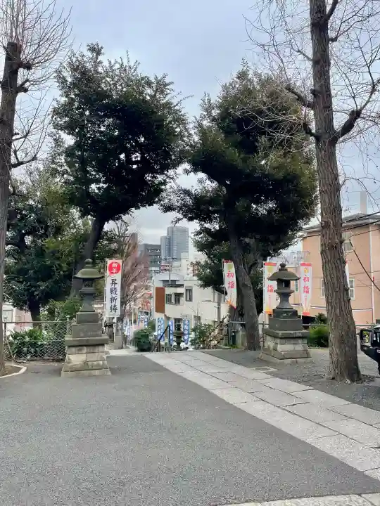 中目黒八幡神社の{uncategorized: "未分類", other: "その他", undefined: "問題あり", building: "その他建物", grave: "お墓", sacred_gate: "鳥居", guardian: "狛犬", statue: "像", buddha: "仏像", history: "歴史", nature: "自然", garden: "庭園", animal: "動物", pagoda: "塔", temizu: "手水舎", mountain_gate: "山門・神門", sanctuary: "本殿・本堂", subordinate: "末社・摂社", art: "芸術", scenery: "景色", jizo: "地蔵", ema: "絵馬", goshuin: "御朱印", omikuji: "おみくじ", items: "授与品その他", amulet: "お守り", goshuincho: "御朱印帳", eats: "食事", festival: "お祭り", votive_dance: "神楽", shichigosan: "七五三参", wedding: "結婚式", experience: "体験その他", initially: "初詣", around: "周辺", anti_infection: "感染症対策"}