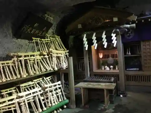 銭洗弁財天宇賀福神社の本殿・本堂