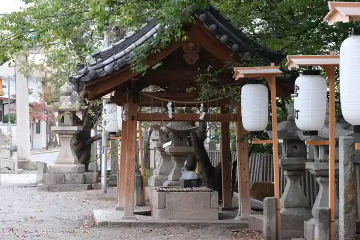 泉穴師神社の手水舎