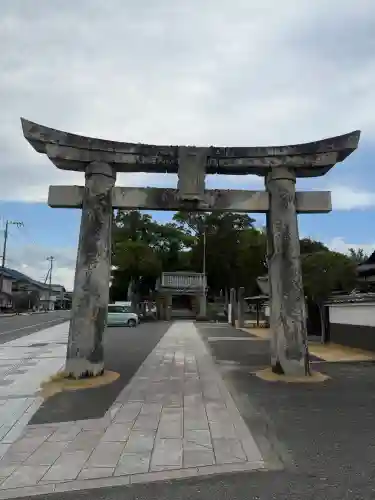 諏訪神社の{uncategorized: "未分類", other: "その他", undefined: "問題あり", building: "その他建物", grave: "お墓", sacred_gate: "鳥居", guardian: "狛犬", statue: "像", buddha: "仏像", history: "歴史", nature: "自然", garden: "庭園", animal: "動物", pagoda: "塔", temizu: "手水舎", mountain_gate: "山門・神門", sanctuary: "本殿・本堂", subordinate: "末社・摂社", art: "芸術", scenery: "景色", jizo: "地蔵", ema: "絵馬", goshuin: "御朱印", omikuji: "おみくじ", items: "授与品その他", amulet: "お守り", goshuincho: "御朱印帳", eats: "食事", festival: "お祭り", votive_dance: "神楽", shichigosan: "七五三参", wedding: "結婚式", experience: "体験その他", initially: "初詣", around: "周辺", anti_infection: "感染症対策"}
