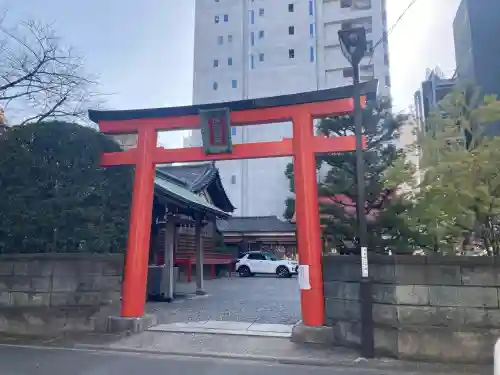 羽衣町厳島神社（関内厳島神社・横浜弁天）の{uncategorized: "未分類", other: "その他", undefined: "問題あり", building: "その他建物", grave: "お墓", sacred_gate: "鳥居", guardian: "狛犬", statue: "像", buddha: "仏像", history: "歴史", nature: "自然", garden: "庭園", animal: "動物", pagoda: "塔", temizu: "手水舎", mountain_gate: "山門・神門", sanctuary: "本殿・本堂", subordinate: "末社・摂社", art: "芸術", scenery: "景色", jizo: "地蔵", ema: "絵馬", goshuin: "御朱印", omikuji: "おみくじ", items: "授与品その他", amulet: "お守り", goshuincho: "御朱印帳", eats: "食事", festival: "お祭り", votive_dance: "神楽", shichigosan: "七五三参", wedding: "結婚式", experience: "体験その他", initially: "初詣", around: "周辺", anti_infection: "感染症対策"}