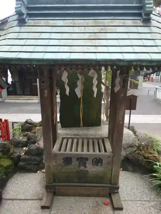 五方山熊野神社の{uncategorized: "未分類", other: "その他", undefined: "問題あり", building: "その他建物", grave: "お墓", sacred_gate: "鳥居", guardian: "狛犬", statue: "像", buddha: "仏像", history: "歴史", nature: "自然", garden: "庭園", animal: "動物", pagoda: "塔", temizu: "手水舎", mountain_gate: "山門・神門", sanctuary: "本殿・本堂", subordinate: "末社・摂社", art: "芸術", scenery: "景色", jizo: "地蔵", ema: "絵馬", goshuin: "御朱印", omikuji: "おみくじ", items: "授与品その他", amulet: "お守り", goshuincho: "御朱印帳", eats: "食事", festival: "お祭り", votive_dance: "神楽", shichigosan: "七五三参", wedding: "結婚式", experience: "体験その他", initially: "初詣", around: "周辺", anti_infection: "感染症対策"}