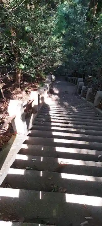 天照御祖神社の{uncategorized: "未分類", other: "その他", undefined: "問題あり", building: "その他建物", grave: "お墓", sacred_gate: "鳥居", guardian: "狛犬", statue: "像", buddha: "仏像", history: "歴史", nature: "自然", garden: "庭園", animal: "動物", pagoda: "塔", temizu: "手水舎", mountain_gate: "山門・神門", sanctuary: "本殿・本堂", subordinate: "末社・摂社", art: "芸術", scenery: "景色", jizo: "地蔵", ema: "絵馬", goshuin: "御朱印", omikuji: "おみくじ", items: "授与品その他", amulet: "お守り", goshuincho: "御朱印帳", eats: "食事", festival: "お祭り", votive_dance: "神楽", shichigosan: "七五三参", wedding: "結婚式", experience: "体験その他", initially: "初詣", around: "周辺", anti_infection: "感染症対策"}