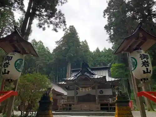 御岩神社の本殿・本堂