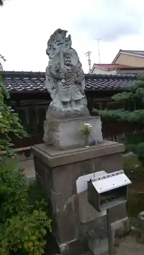 月照寺の像