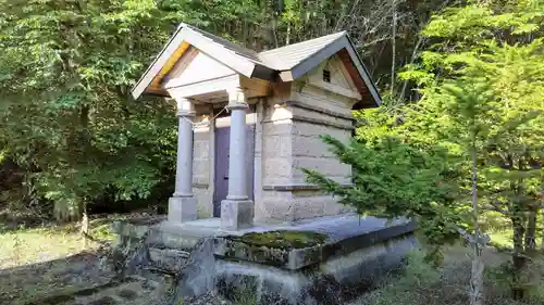 下宇莫別神社の本殿