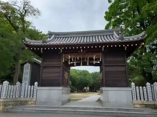 泊神社の山門