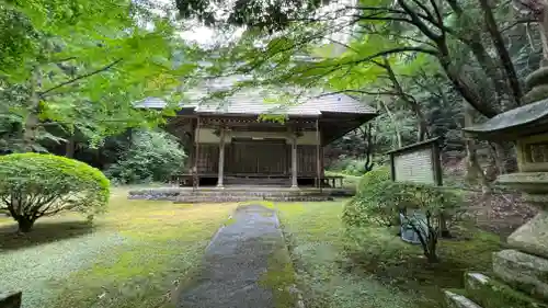 名超寺の本殿