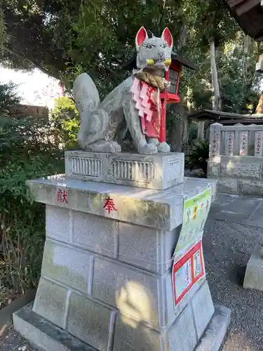 亀八招福稲荷神社の狛犬