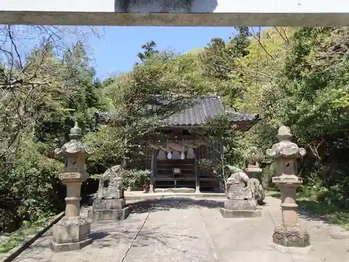 八大荒神社の本殿